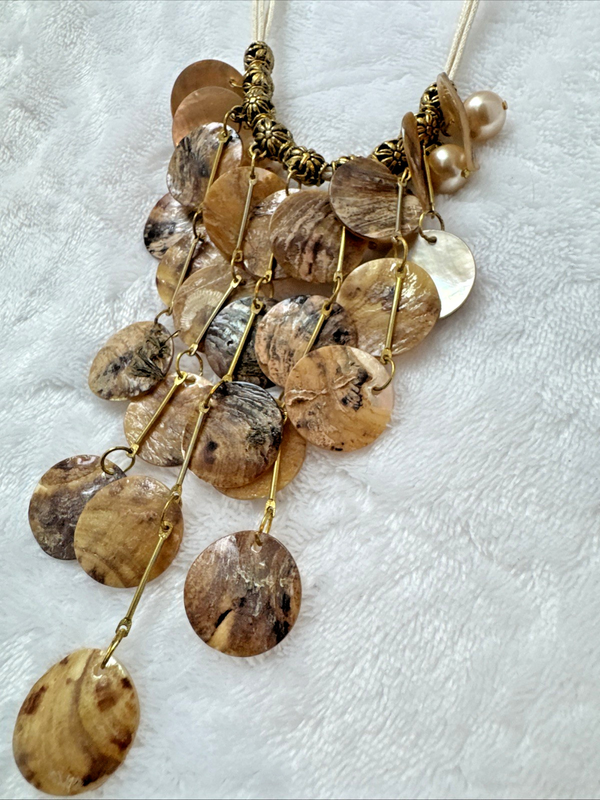 Gorgeous Waterfall statement polished shell pink pearly necklace gold abalone