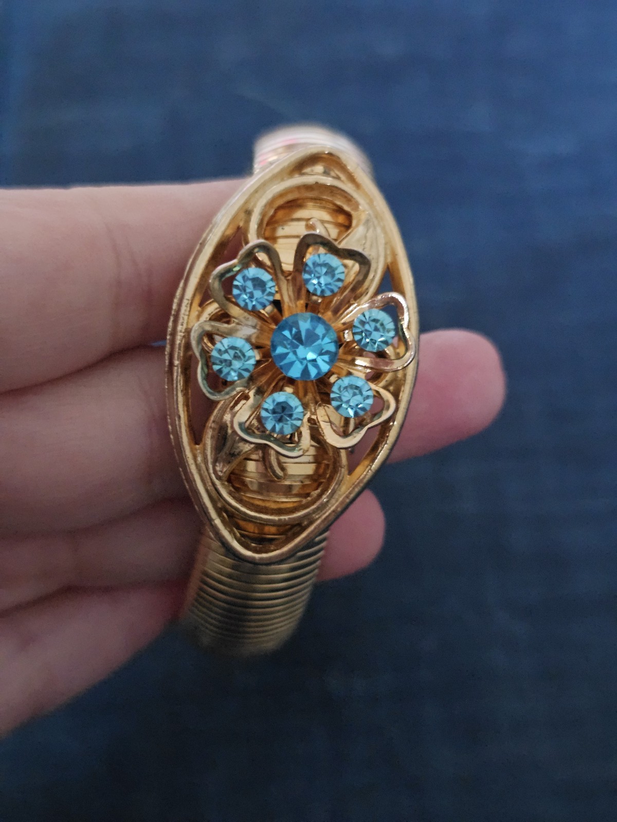 Vintage Coro Pegasus Goldtone Expanding Stretchy Metal Aqua Rhinestone Bracelet