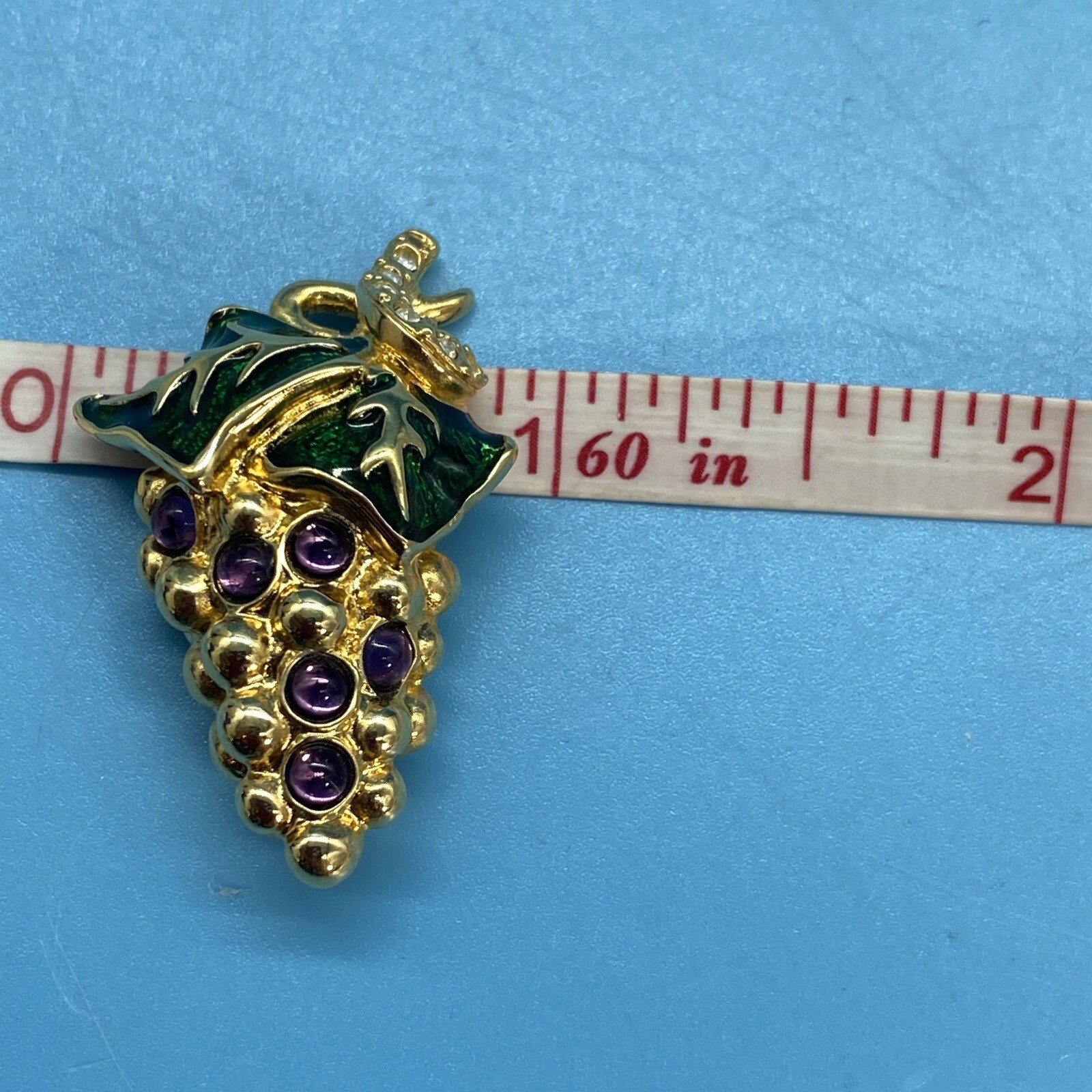 Swarovski – Swan Signed / Grape Brooch Gold-Tone / Cute Bunch of Grapes / VTG PC