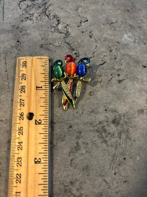 Jelly Belly Vintage 3 Parrots Pin/Brooch Gold Tone