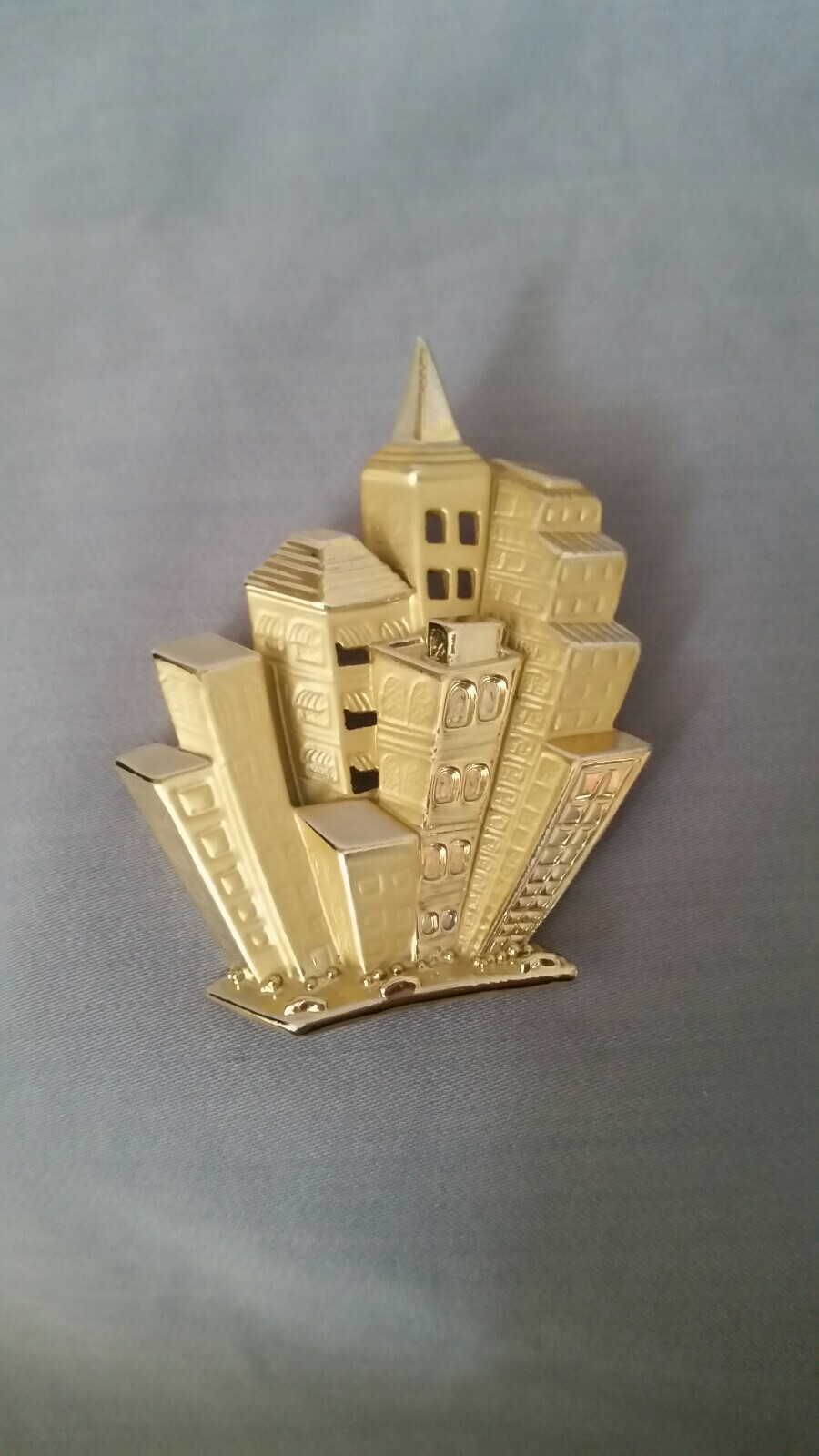 AJC VTG BROOCH PIN Gold tone City 3D Perspective NYC Buildings 2.25″ H x 1.75″L