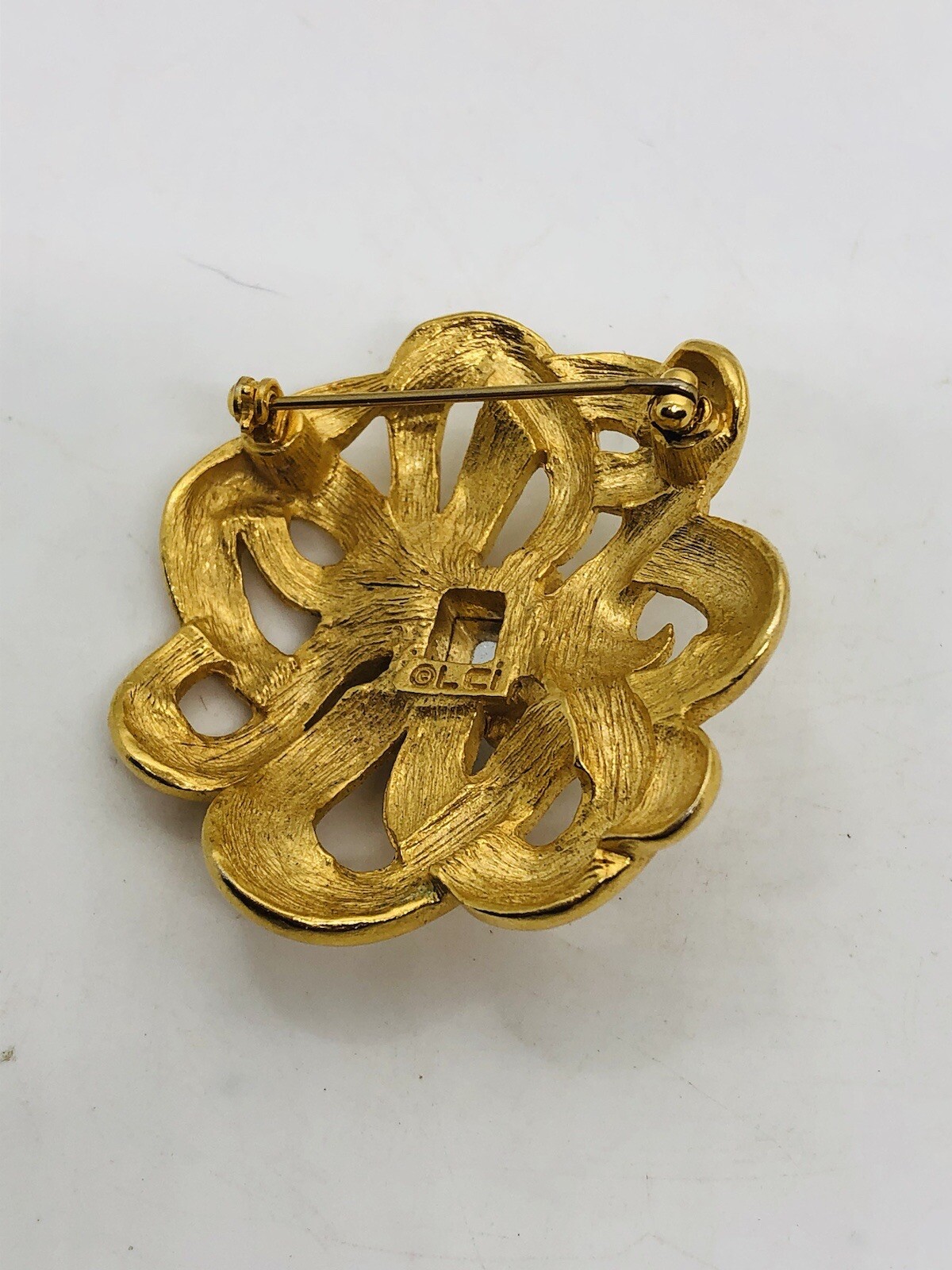 LCI Liz Claiborne brooch goldtone square rhinestone ribbon swirl brooch
