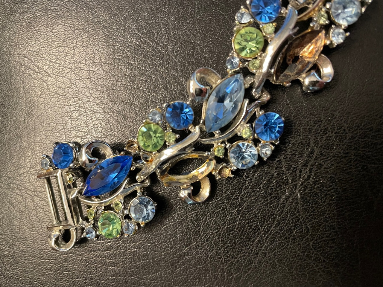 HARVEST REPAIR Sparkle Rhinestone Bracelet Faceted Blues Topaz Color Aqua Design
