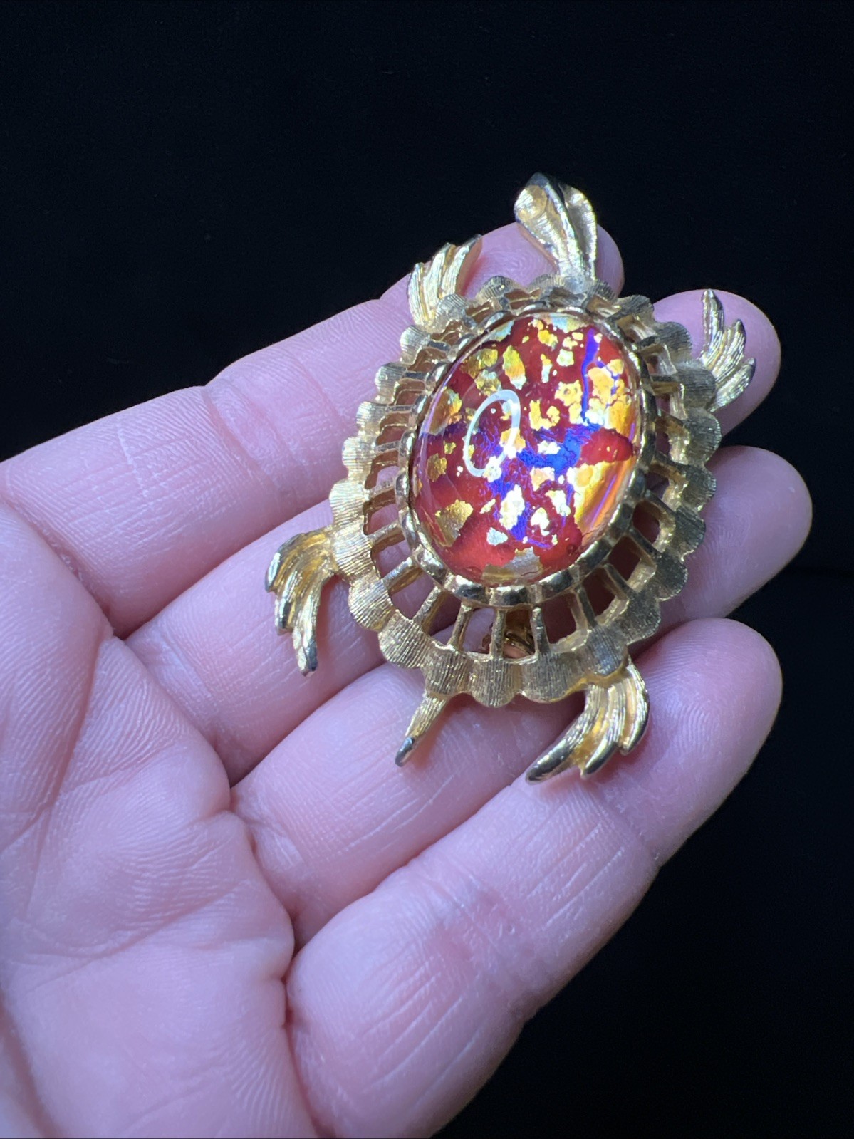 Vintage Turtle Brooch Gold Tone Foil Art Glass Cabochon Red Iridescent Pin