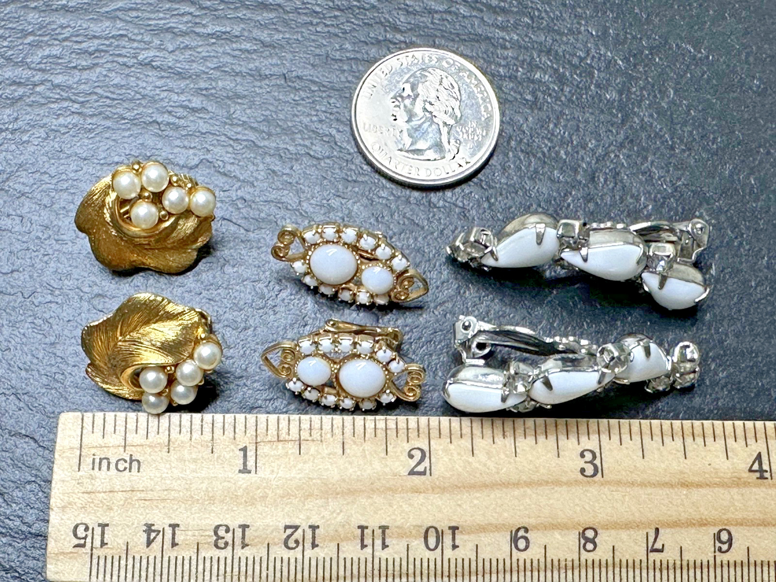 FIVE PAIR OF VINTAGE CLIP EARRINGS, DIFFERENT STYLES N12