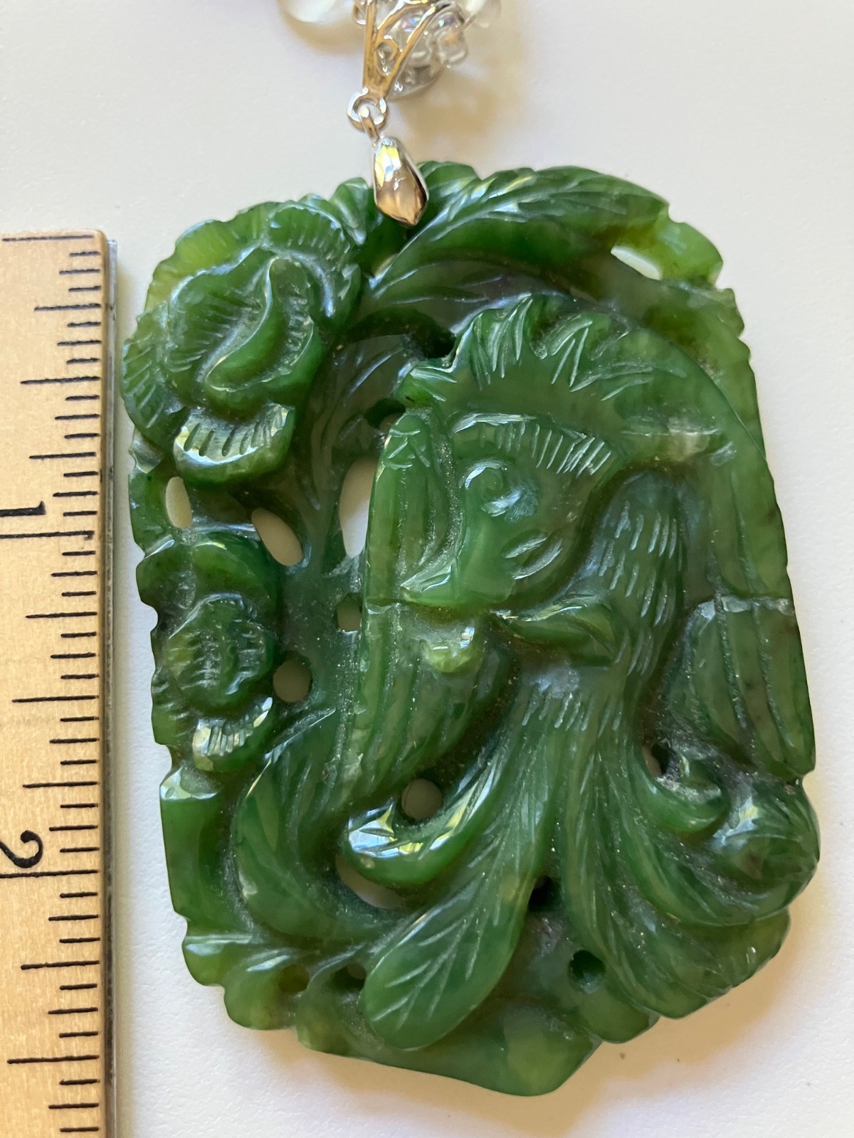 nephrite jade pendant necklace preowned vintage was carved in Taiwan