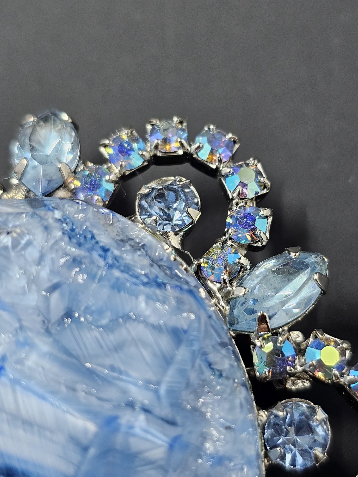 DeLizza & Elster Juliana marbled moonrock geode brooch, 2.25″ X 2″