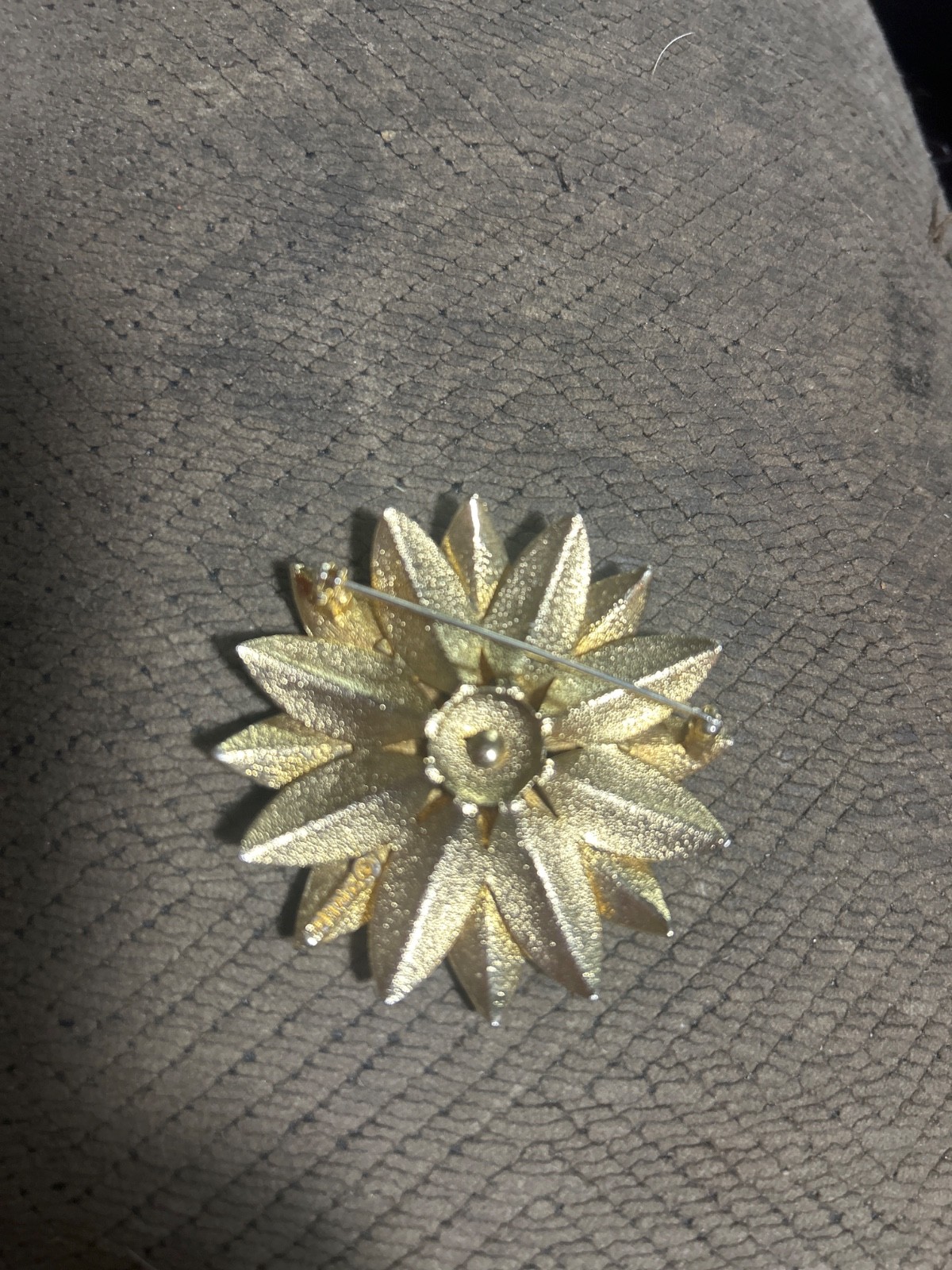 Vtg Sarah Coventry Gold Tone Layered Flower Brooch Daisy Sunflower Textured Pin
