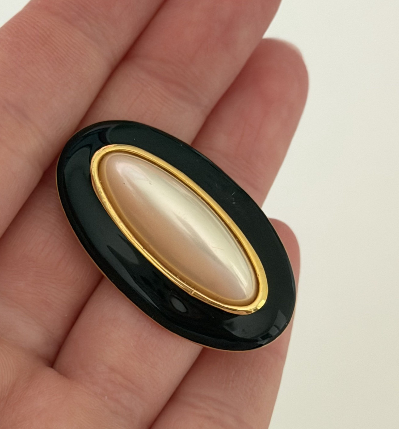 Vintage 1980s Black Enamel Gold Tone Faux Pearl Cabochon Oval Brooch Pin