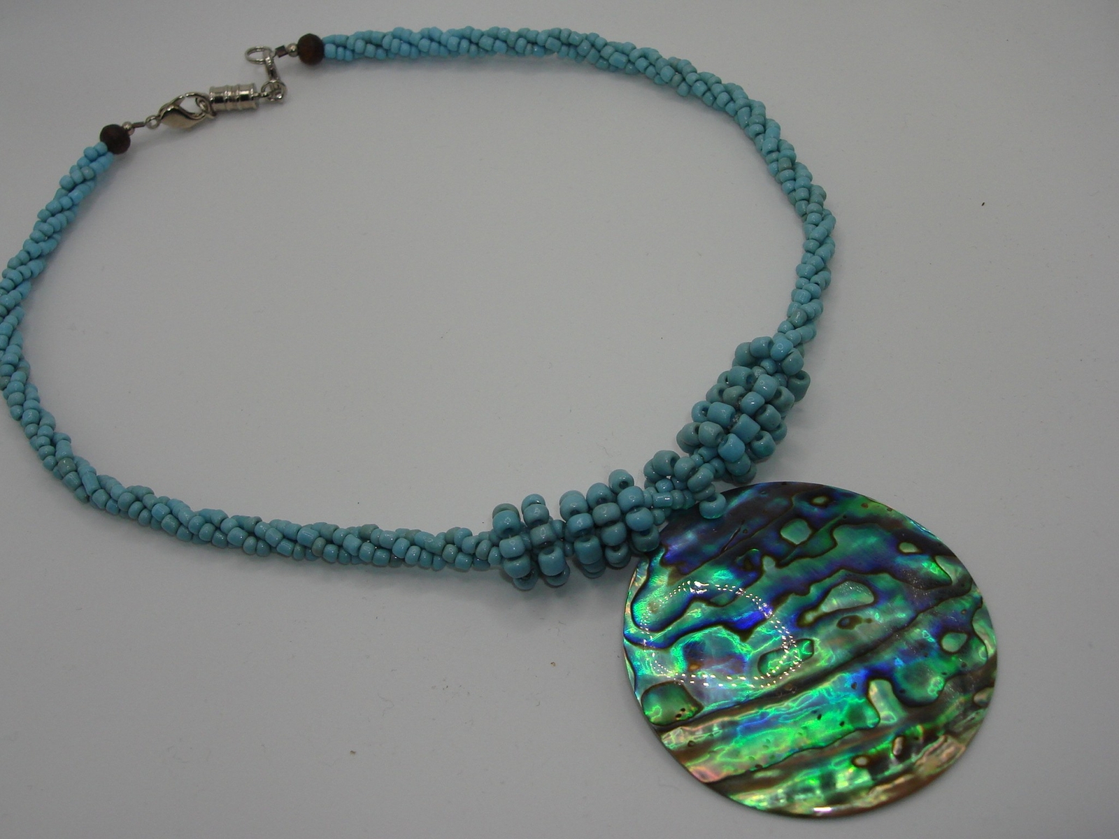 LOVELY LEE SANDS PAUA & ABALONE PENDANT NECKLACE!