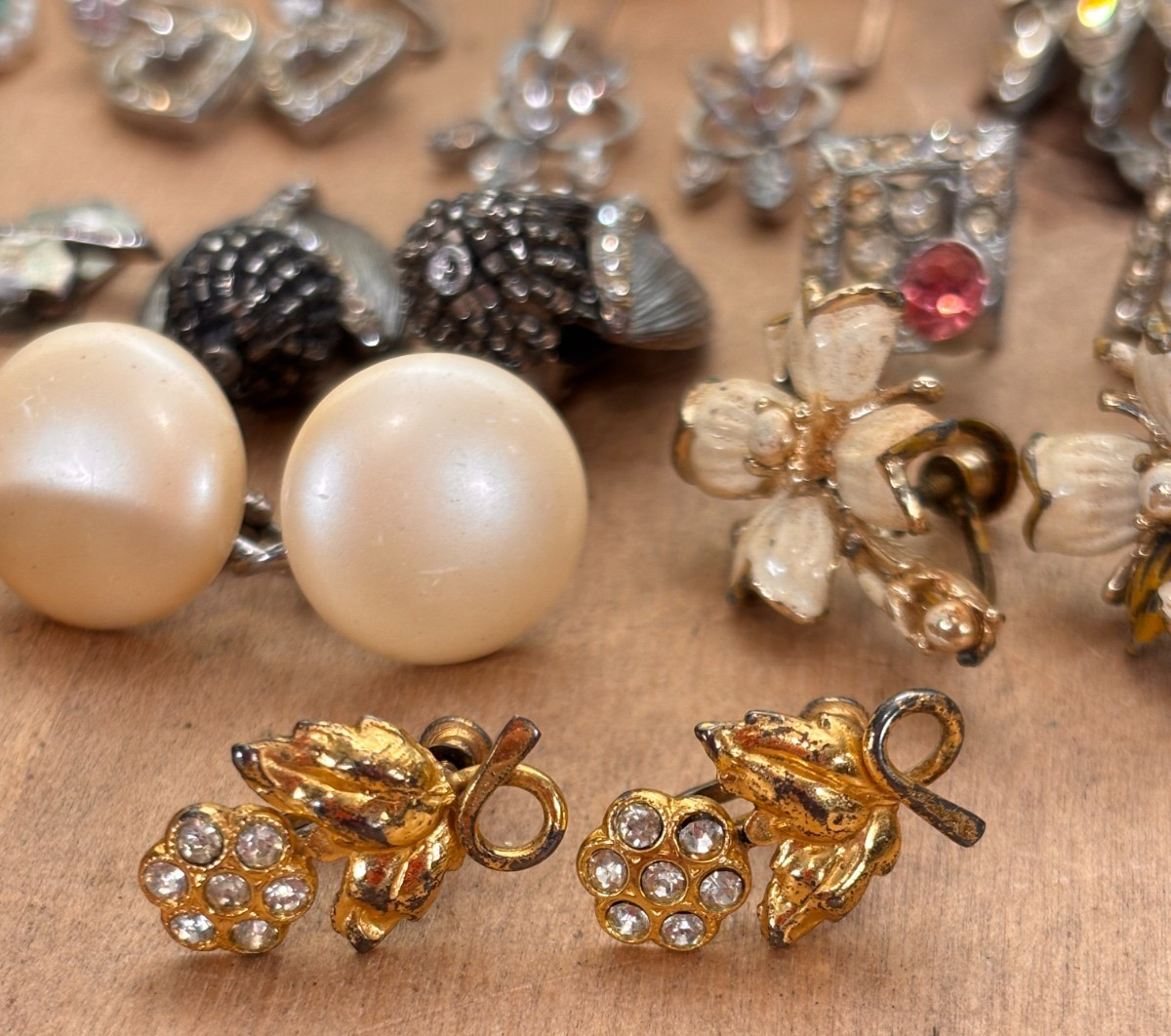Lot of Vintage Costume Jewelry, 16 Pairs of Earrings and Brooch w Losses