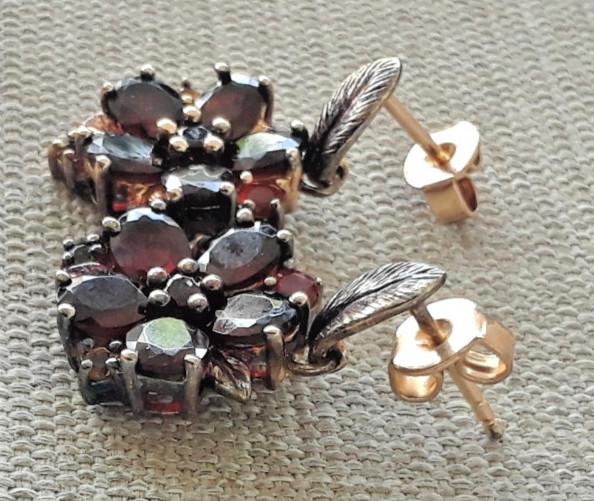Vintage STS 925 Gold tone Sterling Crystal Dangle Earrings About 1″ Long/Dangle