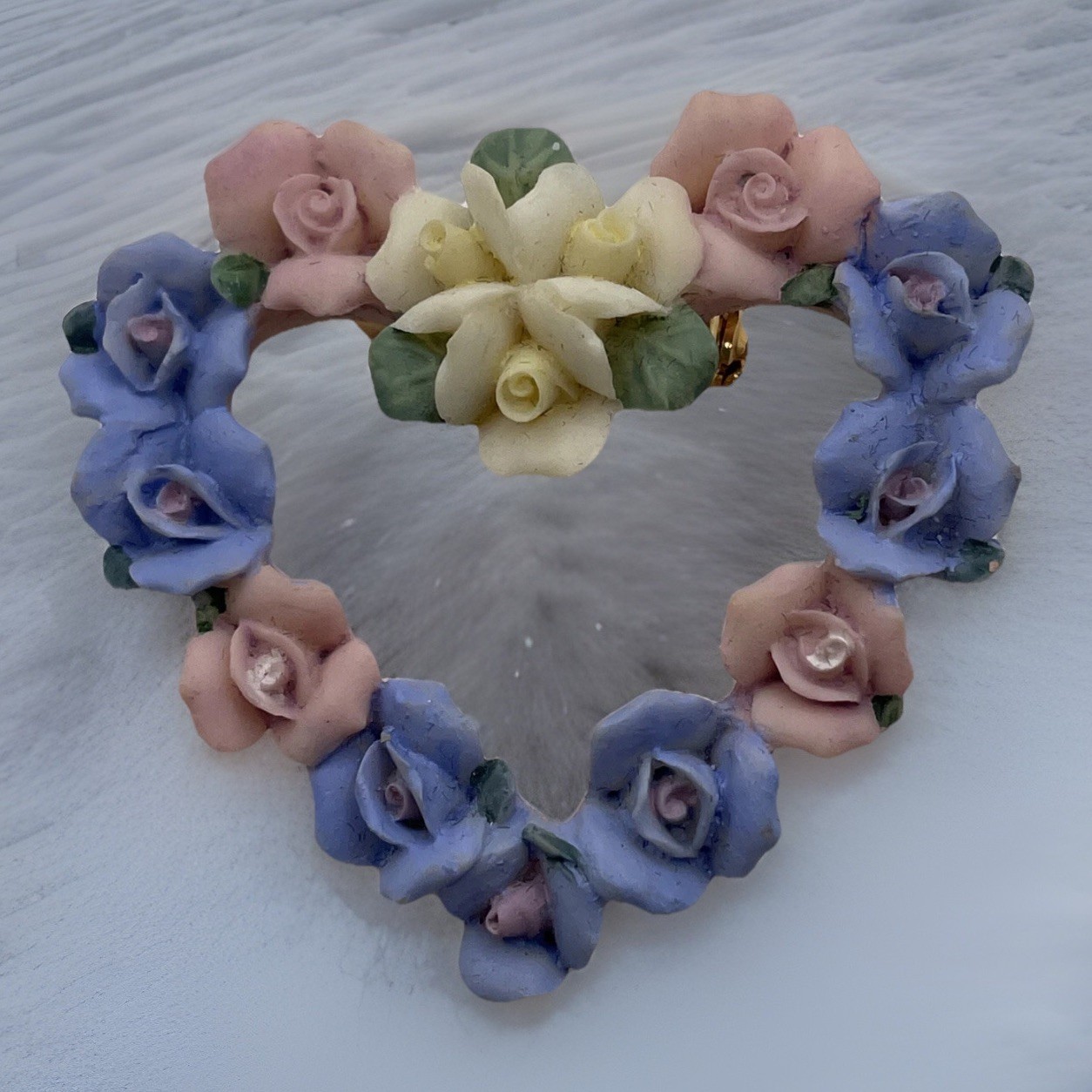 Avon Hearts And Roses Brooch Vintage Pin Pastel Yellow Pink Blue Flowers A3