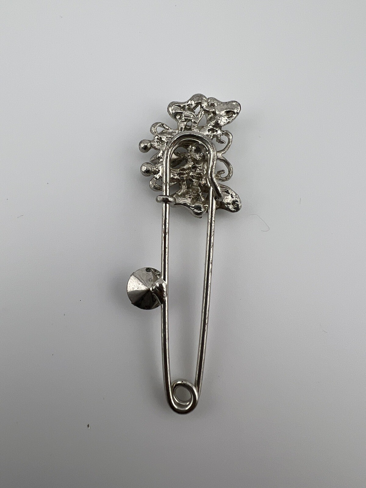 Vintage Pin Brooch Silver Toned With Clear Stones/Beads. Pre-Owned. Safety Clip