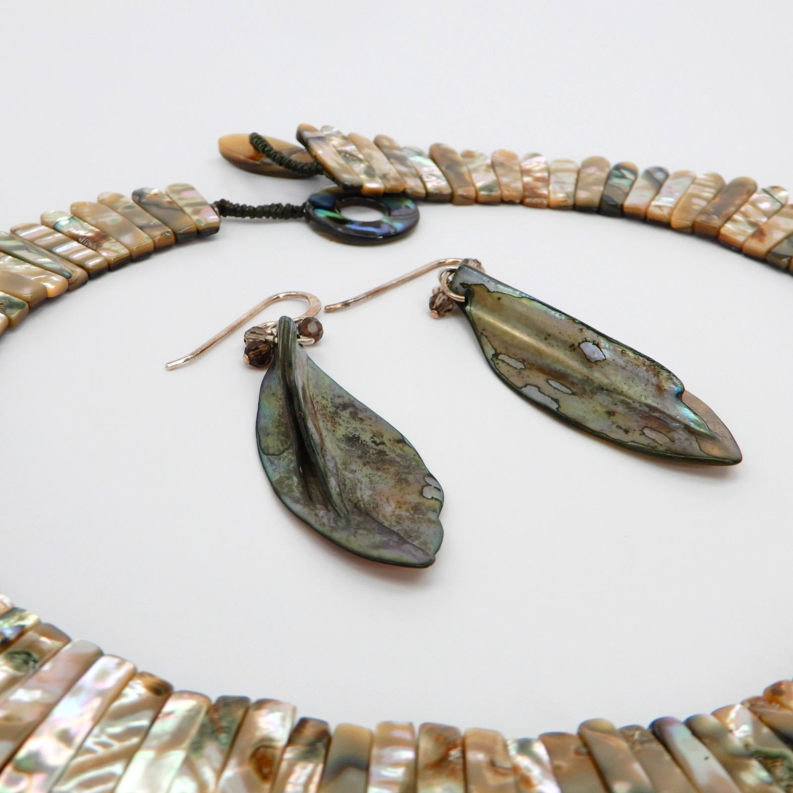 SAJEN Abalone Mother-of-Pearl MOP Necklace Reversible Choker Graduated Spike Bib