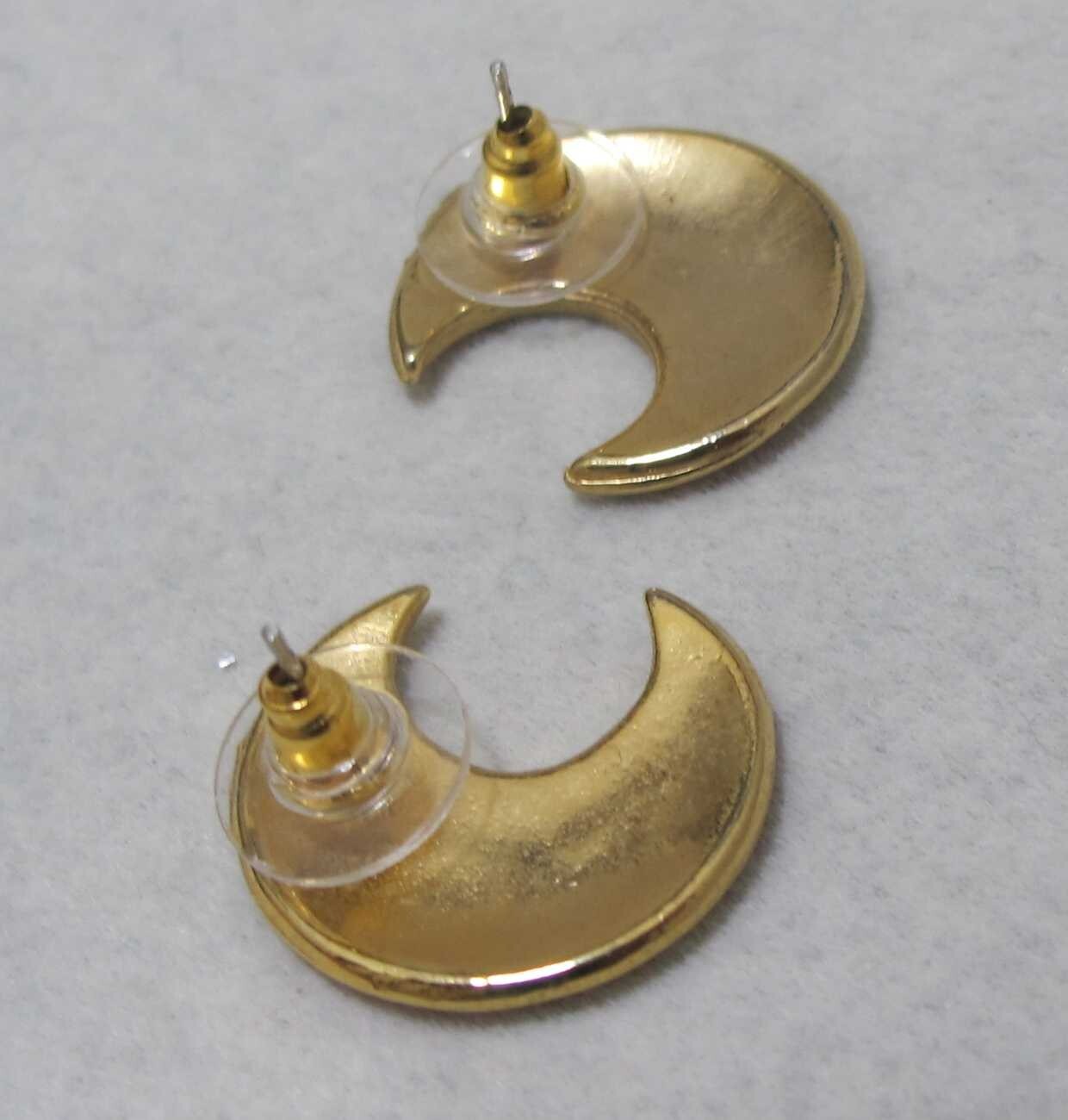 Vtg Orange & Cream Enamel Gold Tone Right-Left CRESCENT Post Earrings 7/8”