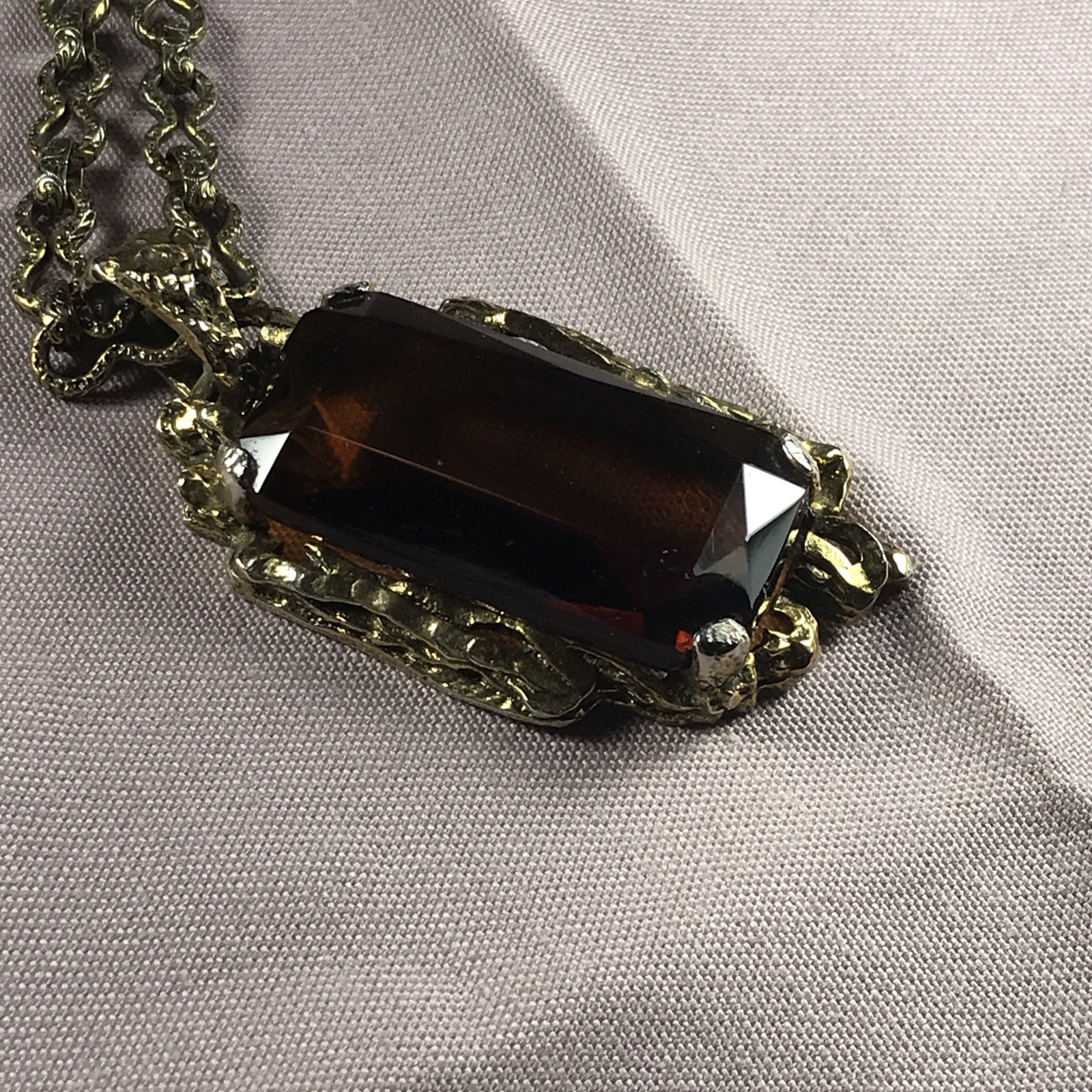 VTG. Art Deco ZENTALL Amber Glass Pendant Necklace Ornate Gold Tone Chain