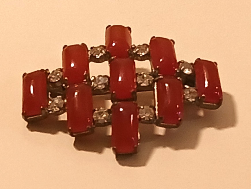 Vintage Art Deco Red Carnelian Agate Brooch Pin Rhinestone Silver Tone Grid Desi