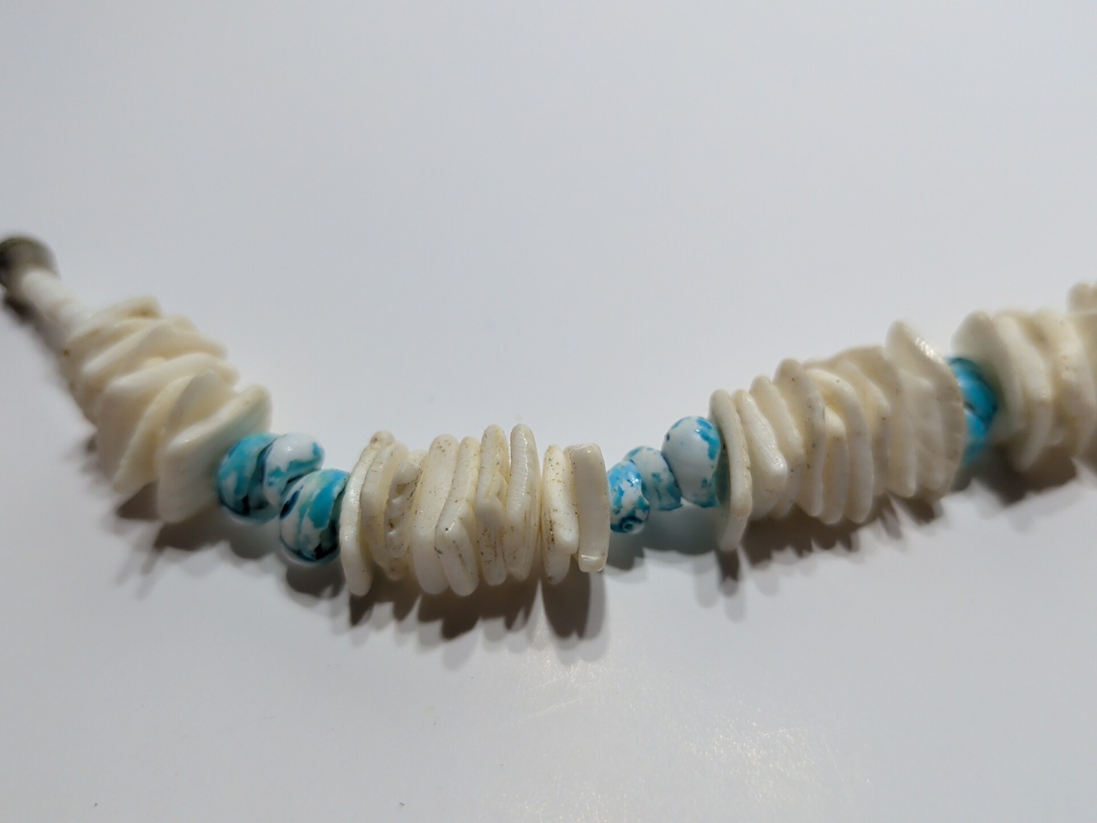 ✨VINTAGE✨ Blue and White Puka Shell and Turquoise Sea shells Necklace 17½ In