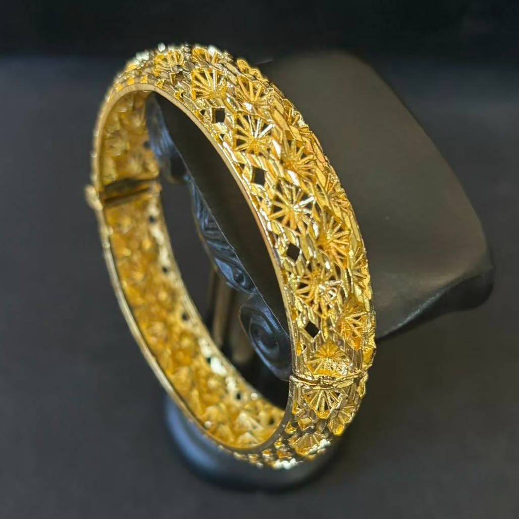 VTG Floral Hollow-out Bangle Bracelet Openable Gold-plated (NOT SURE), 7.5 inch