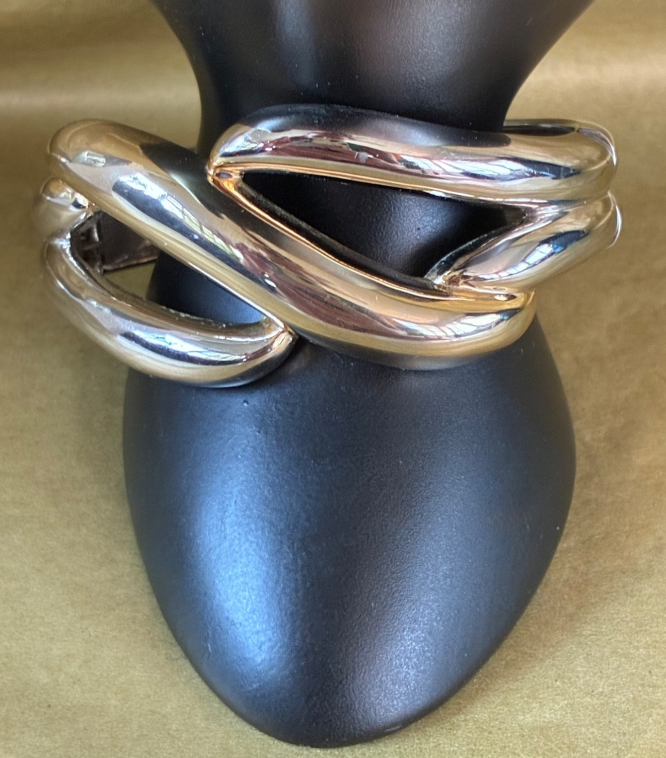 Vintage Modernist Gold & Silver Tone Hinged Bangle Bracelet Open Metal Swirl 8″
