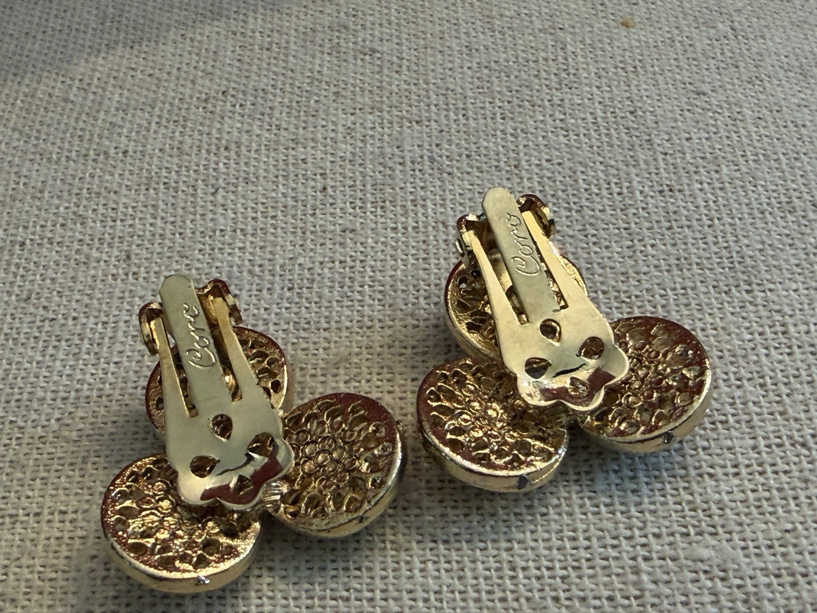 Vtg. CORO Red Aurora Borealis AB Glass Rhinestone Gold Tone Clip EARRINGS BinR