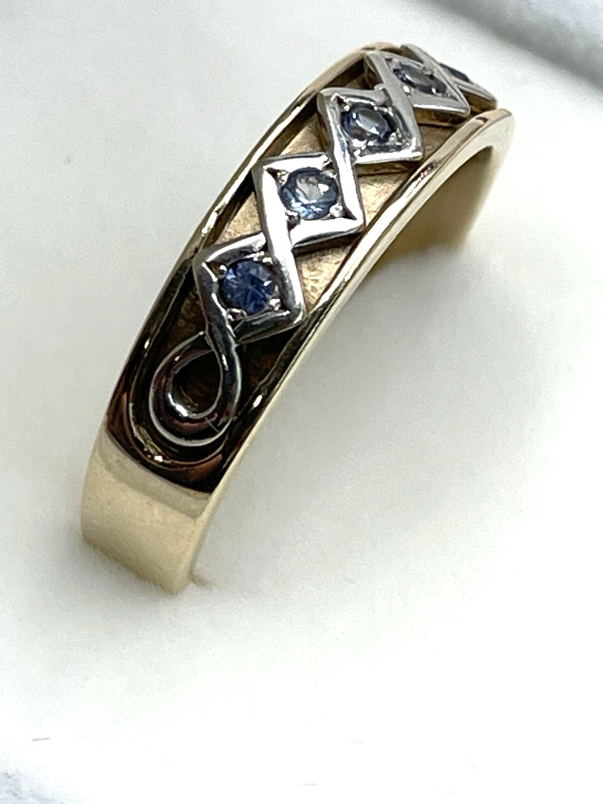 Men’s 9K 375 Yellow Gold 5.3g Ring With 5 Blue Topaz Gemstones Size 11-1/4