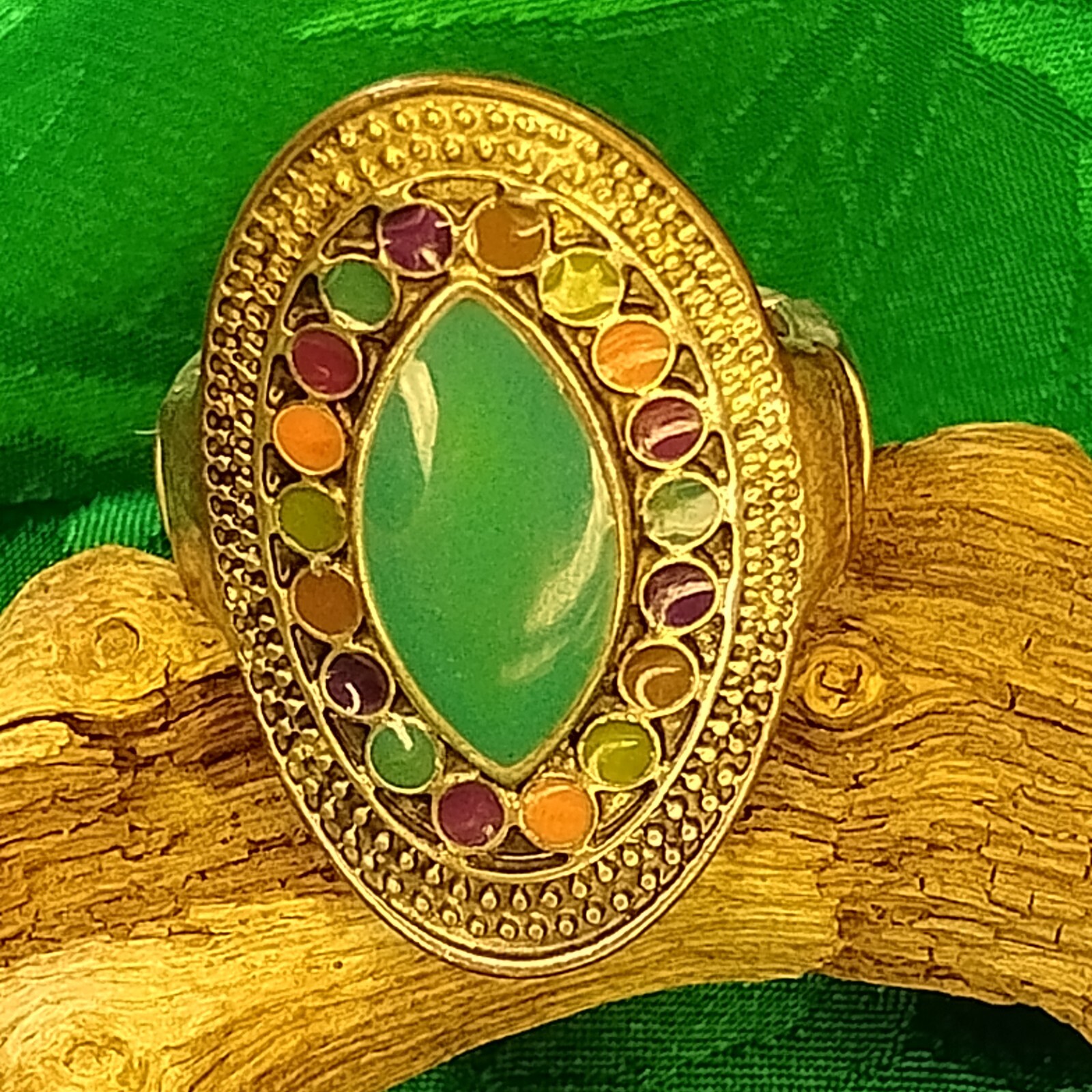 Vintage Stretch Band Ring Colorful Circles Green Oval Shape Enamel ? Jewelry Art