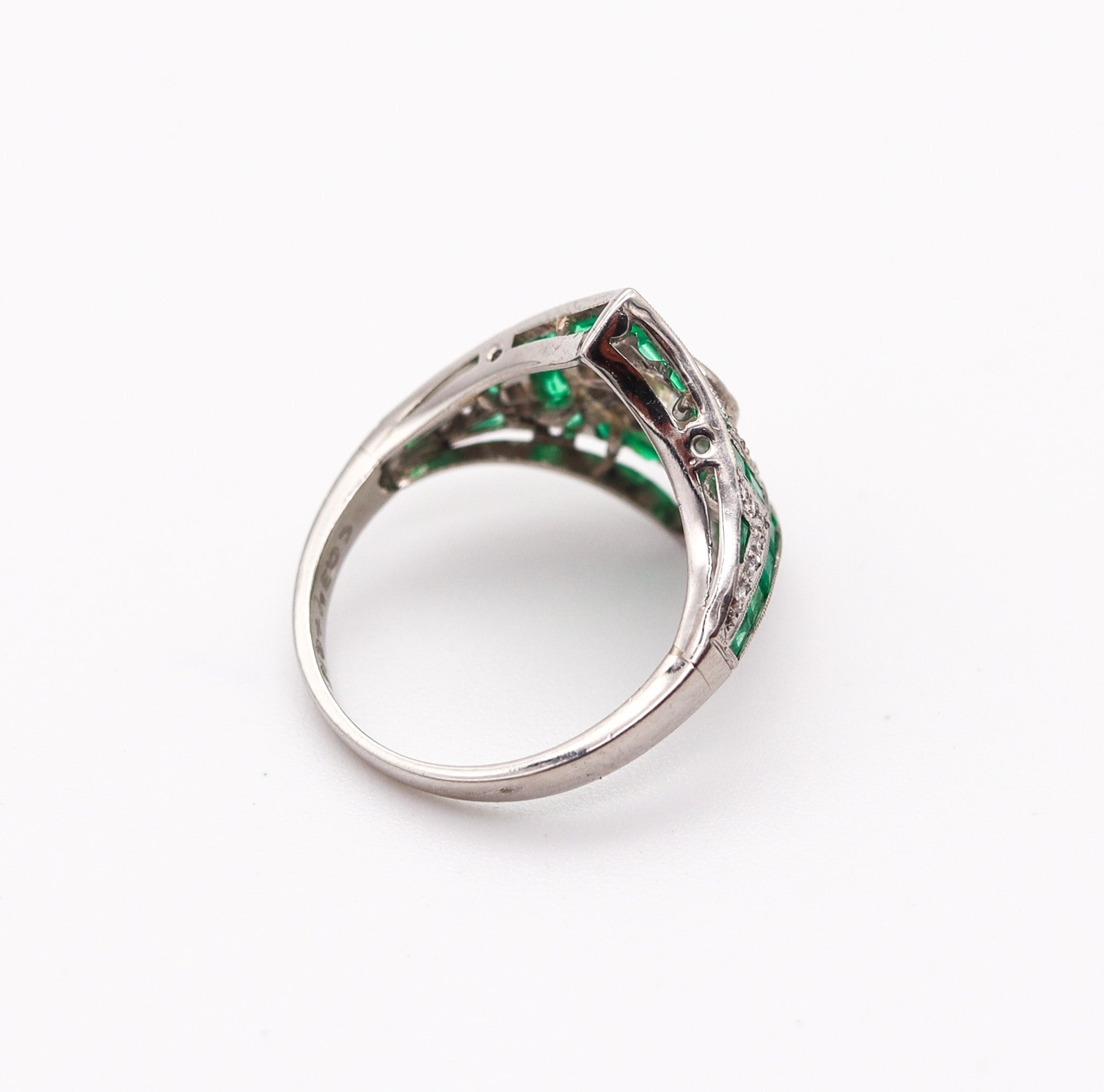ART DECO 1930 Geometric Ring In Platinum With 2.67 Ctw In Diamonds And Emeralds