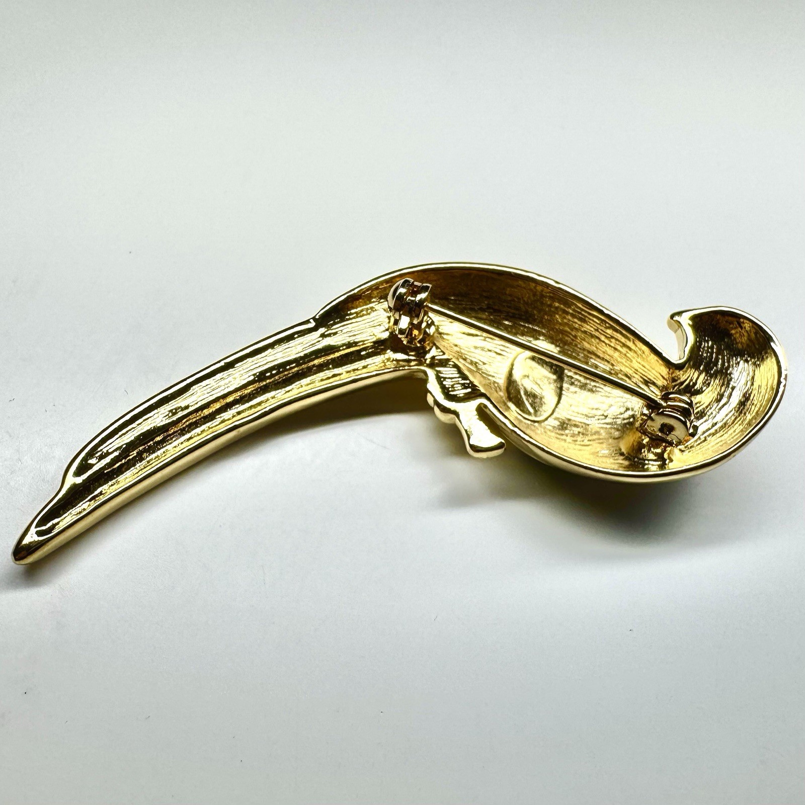 Vtg LIZ CLAIBORNE LC – PARROT Brooch – Colorful Enamel – Polished Gold plate