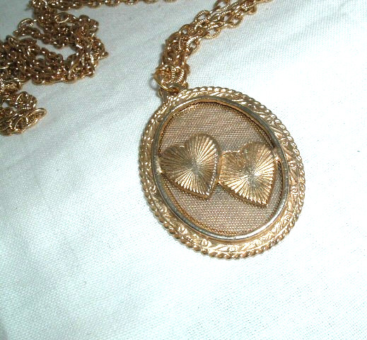 Victorian Golden Hearts Pendant Necklace 34″ Double Link Chain