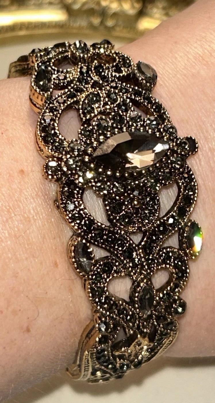 Visson Signed Gothic Smoky Quartz Tone Rhinestone Filigree Hinged Bangle Size 7