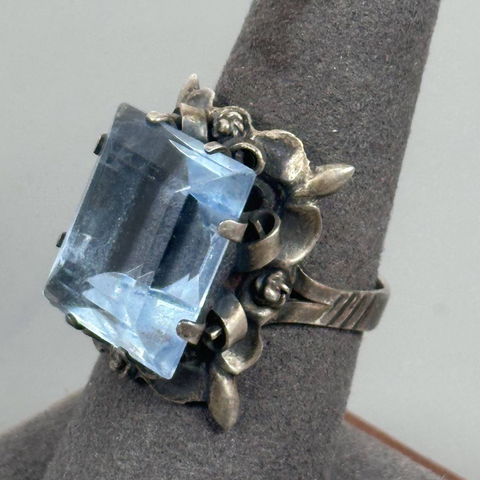1940-70s Taxco Mexico Floral Sterling Silver Blue Crystal Glass Adjustable Ring