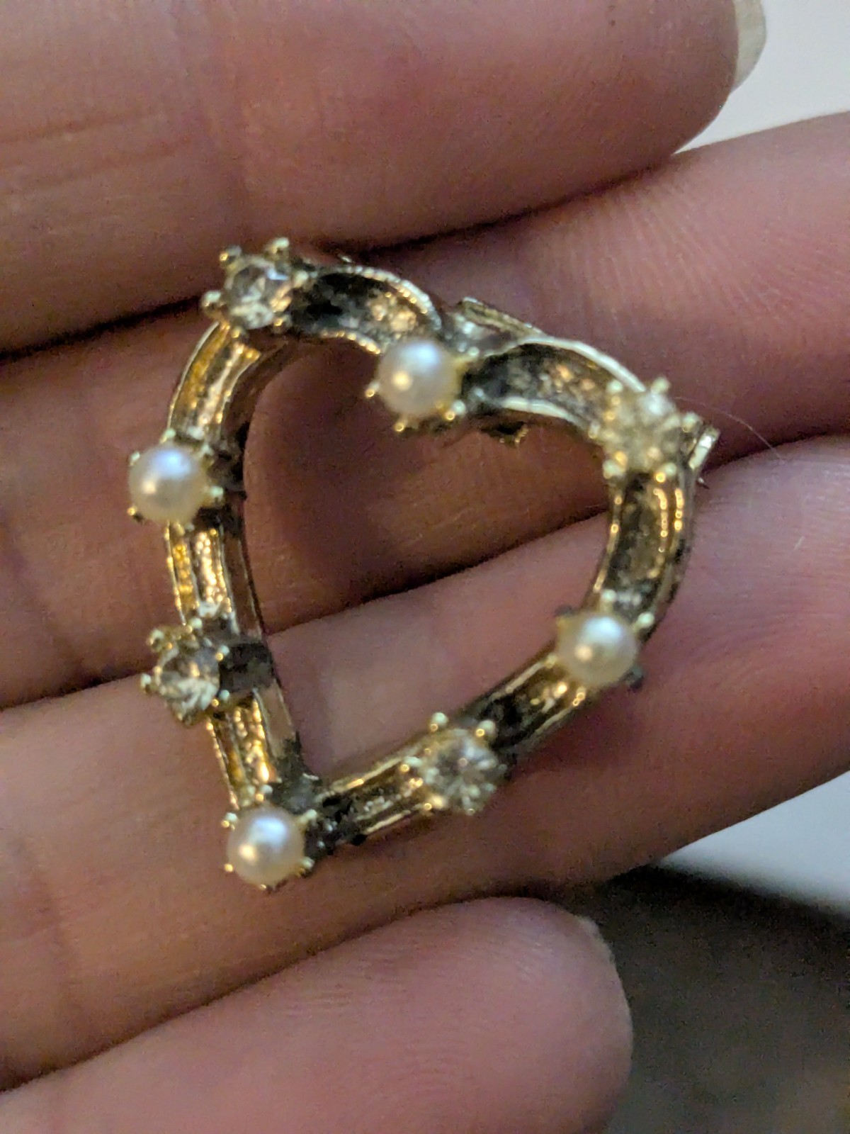 20+ vintage pins, hearts, butterfly,flowers & more