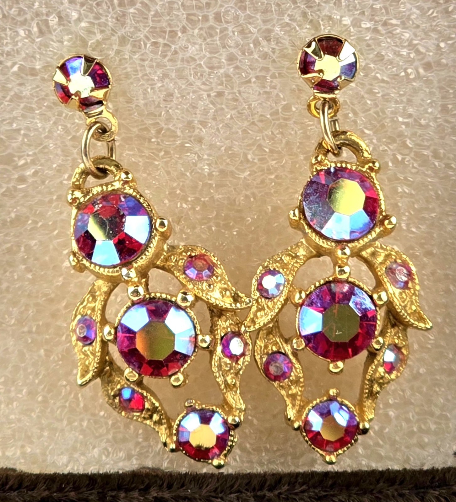 VTG IRIDESCENT PINKS PURPLES CRYSTALS VICTORIAN PIERCED DANGLY EARRINGS☆1.5″☆EC