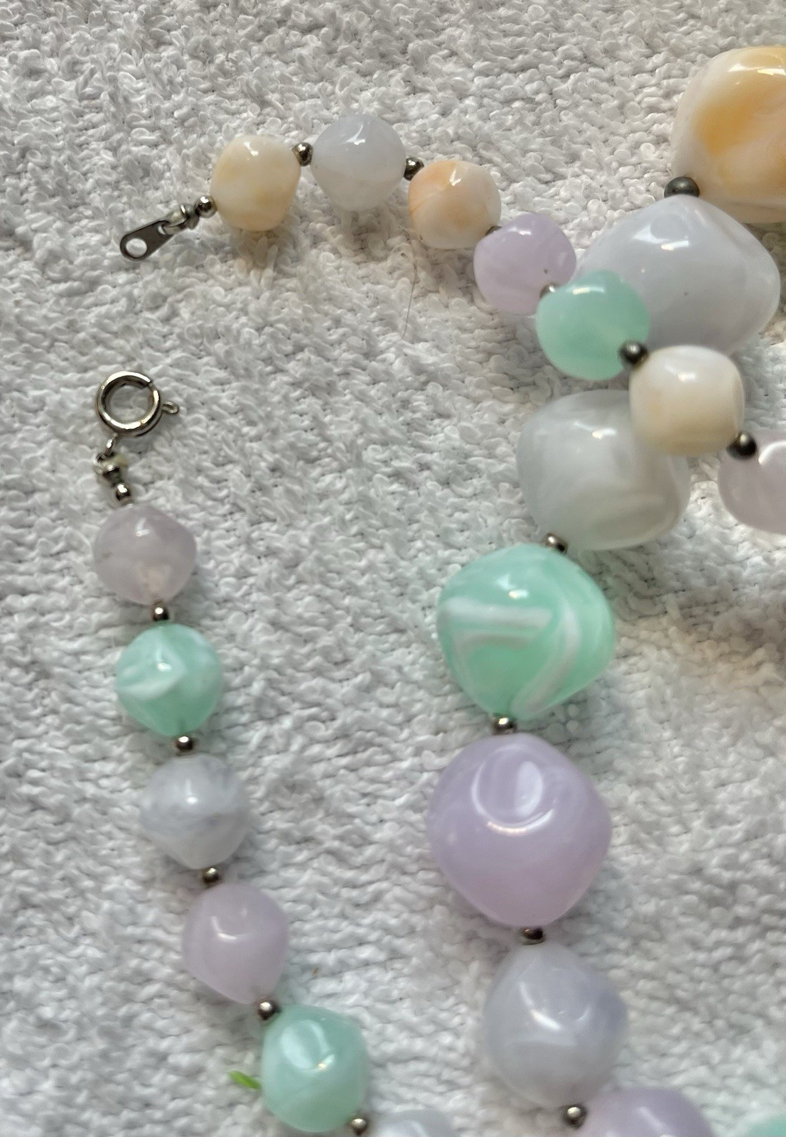 24″ Vintage Lucite Beaded Necklace Chunky Pastel Coral Blue Purple Marbled Beads