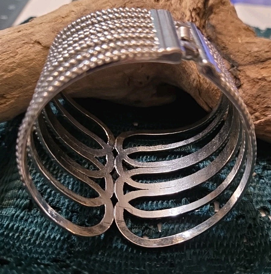 Vtg Silvertone Scalloped Front Opening Hinged Cuff Bracelet 16.51CM 6.5″ V12