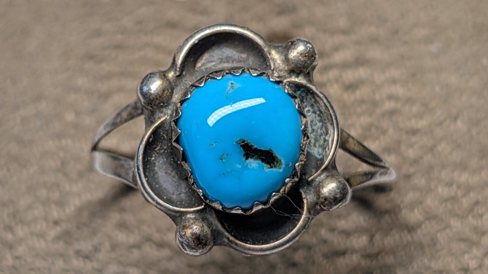 VINTAGE STERLING SILVER SOUTHWESTERN TURQUOISE RING ABOUT SIZE 8 1/2