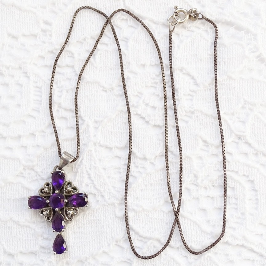 Vint SMALL Amethyst Cross Pendant Necklace Sterling Hearts Signed India 17.5 in