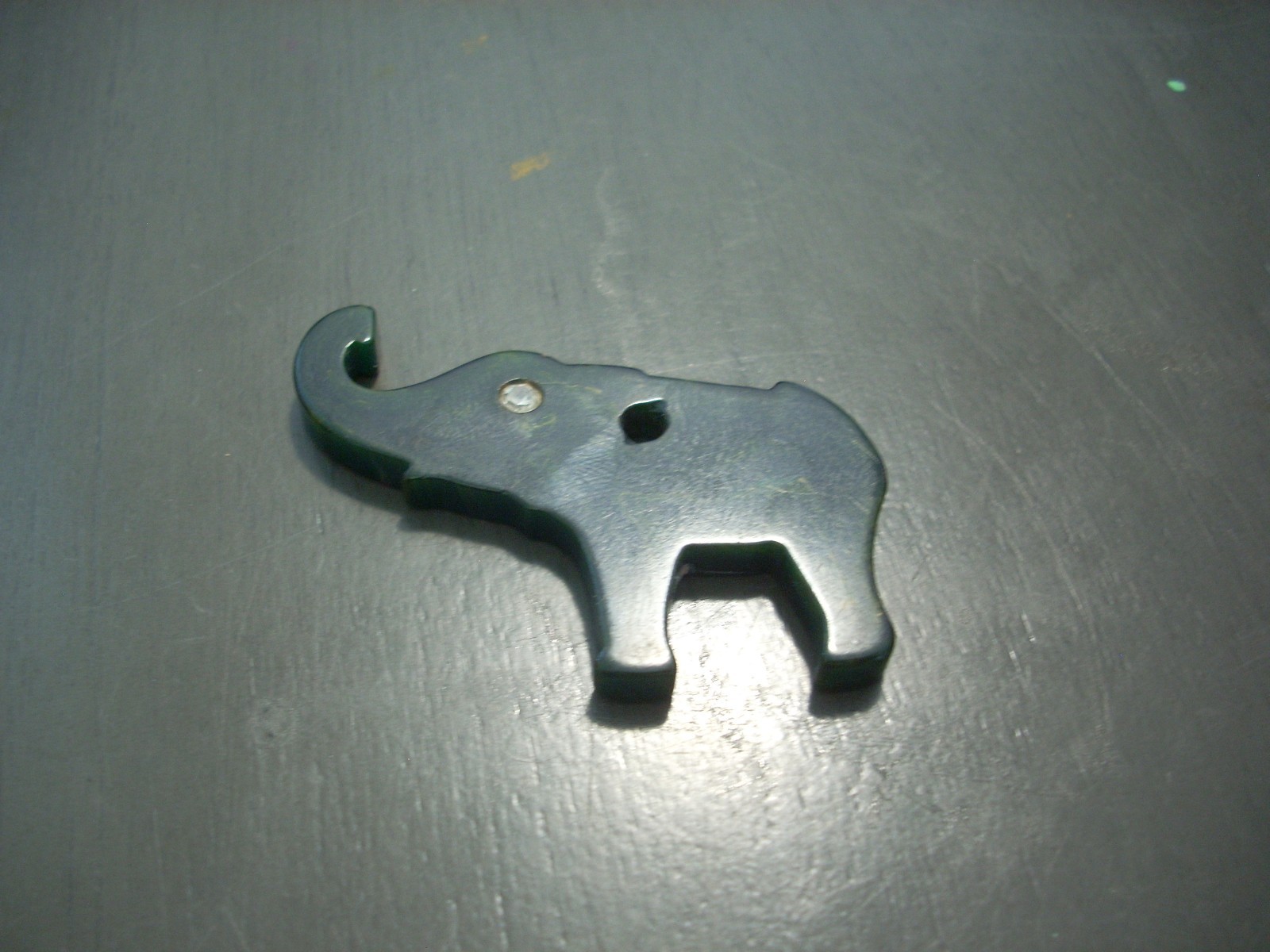 Vtg Dark Green Marbled Bakelite Elephant Pendant Charm 2″ x 1.5″ Read Details