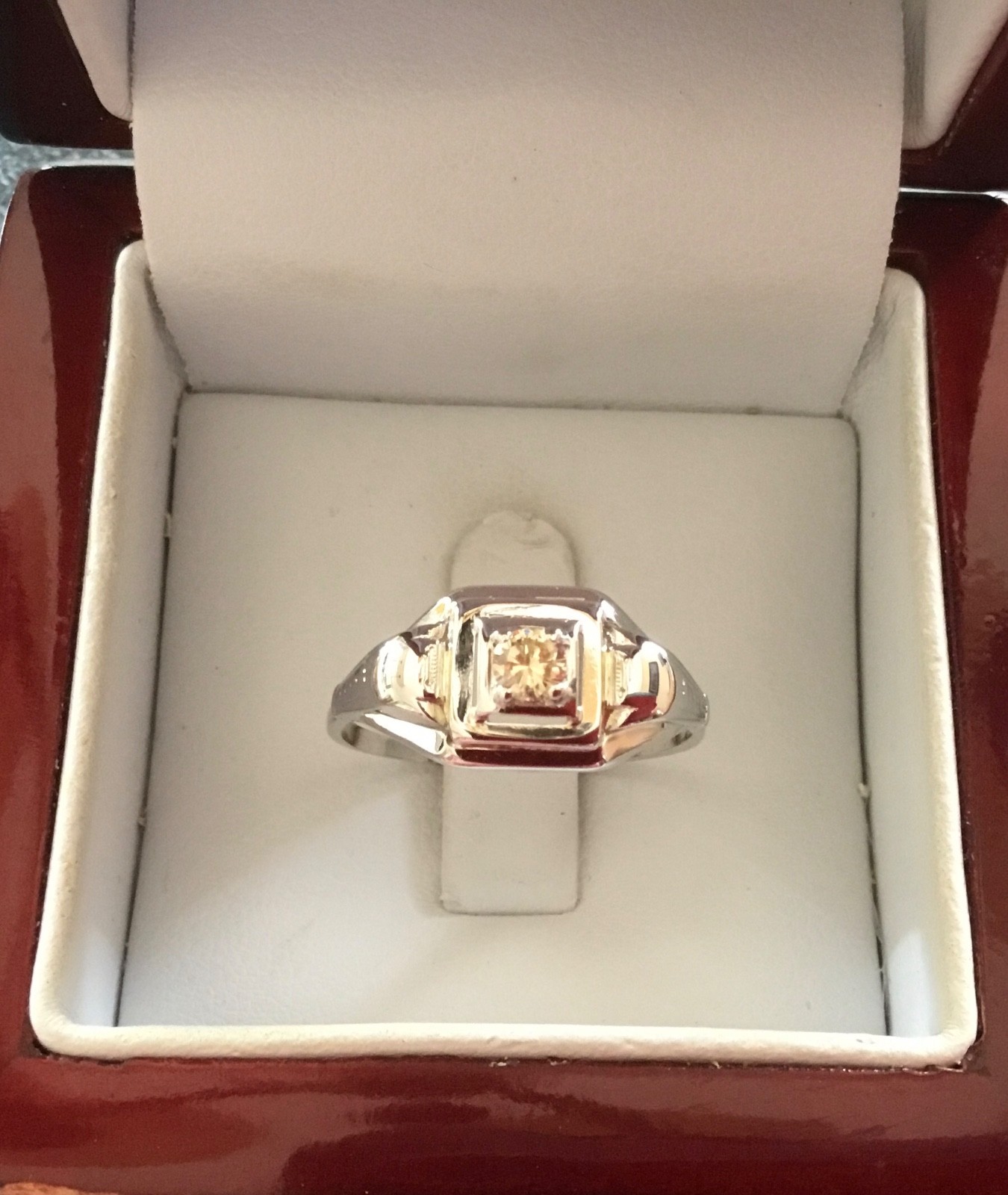 ANTIQUE 18K SOLID WHITE GOLD 0.15ct CHAMPAGNE DIAMOND RING 2.1 GRAMS SIZE 8.25