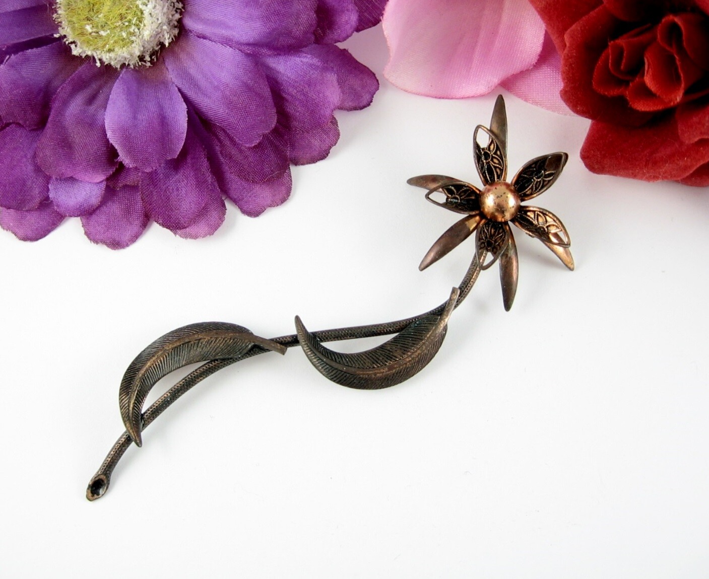 Loooong PIN COPPER FLOWER With A FEATHER TWIST Vintage Brooch Floral 4 1/2″