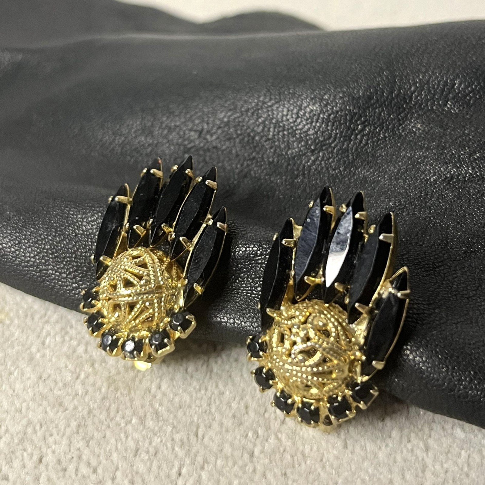 Vintage Juliana DeLizza and Elster Jet Black Gold Filigree Ball Navette Clip On