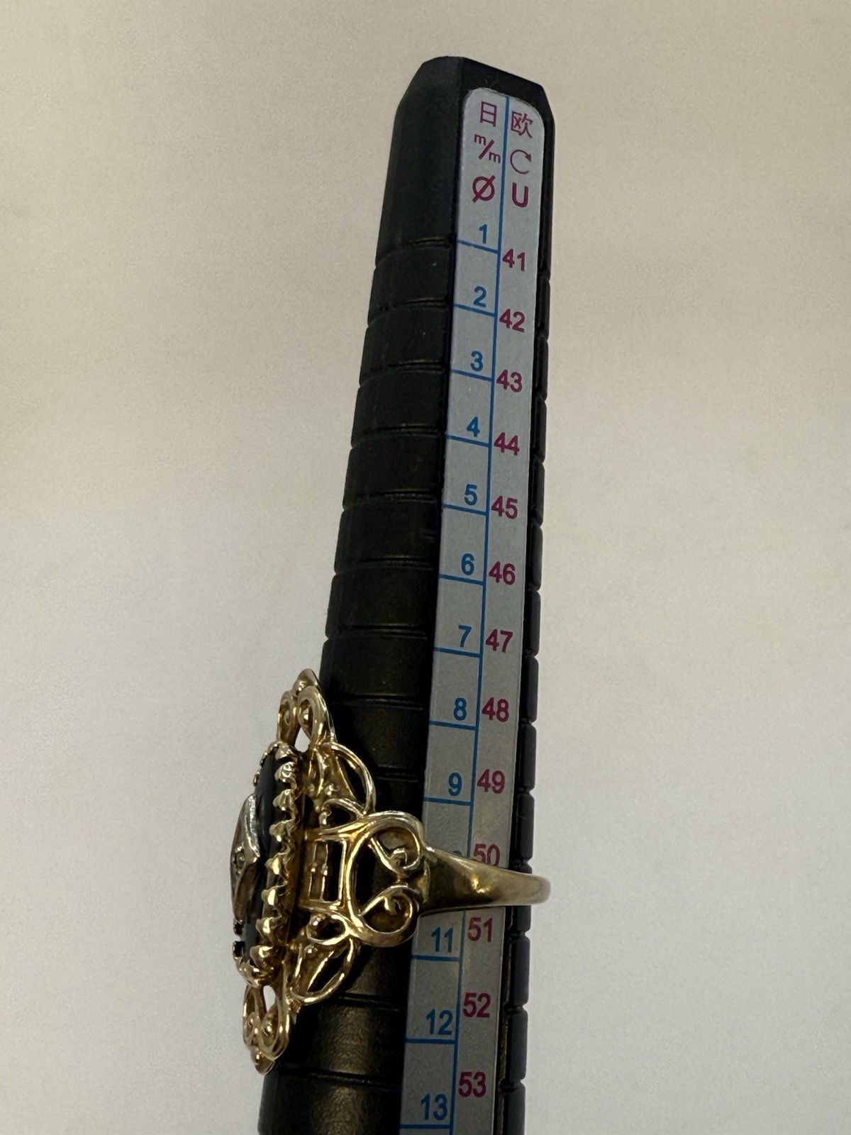 Vintage 10K yellow gold Onyx and Diamond Ring . Weight: 3,7g , size: 5,5.