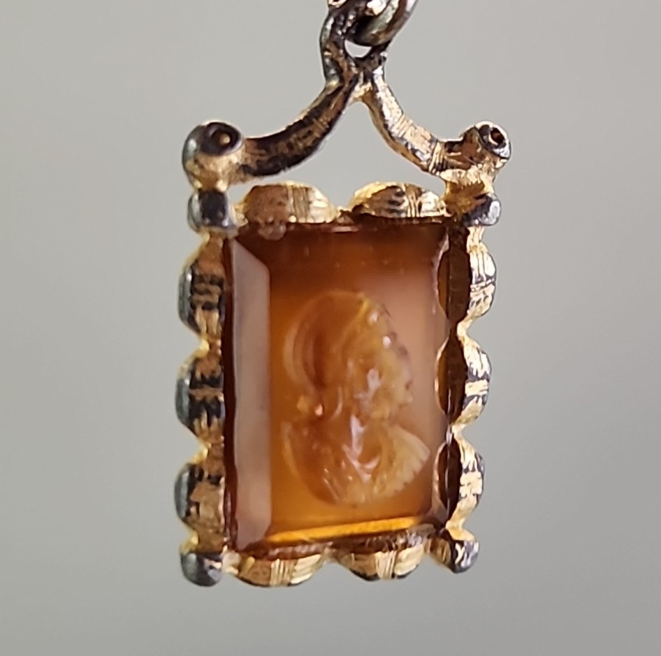Vintage Intaglio Charm Coin Bracelet Carnelian Signet 7″ Signet Gold Tone Worn
