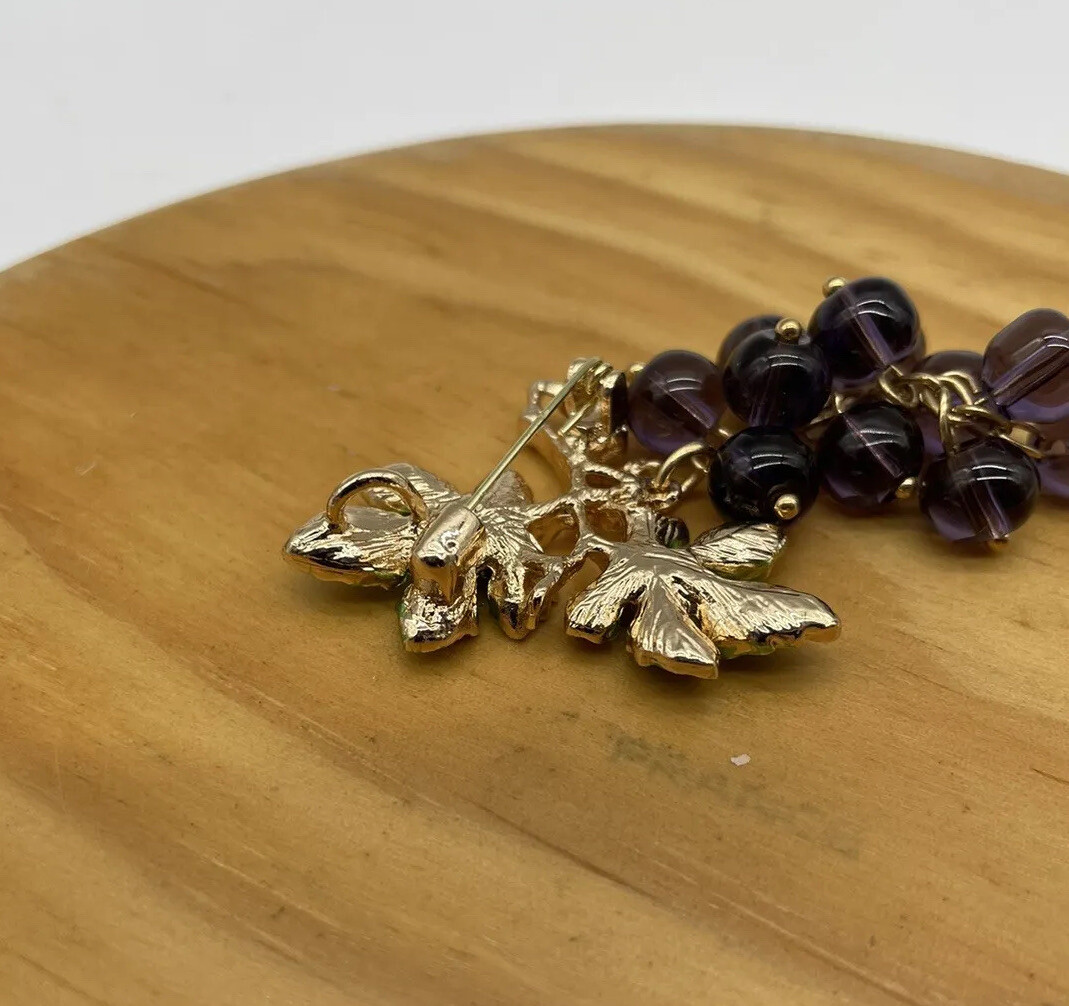 Brooch/Pendant Bunch of Glass Amethyst Purple Grapes on Gold Tone Green Leaves