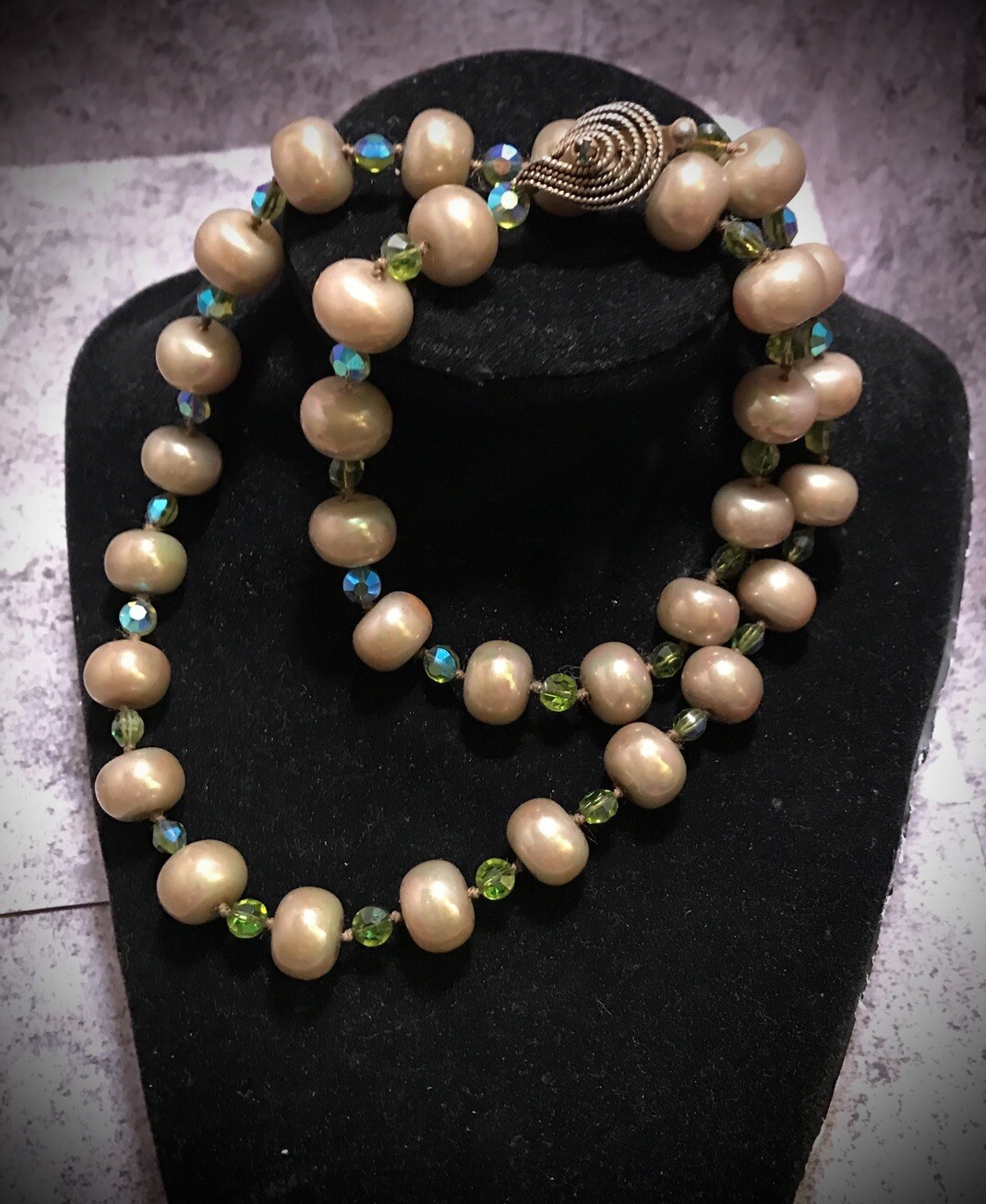 Vintage SIGNED Vogue Gold Tone Green Glass Bead Choker Necklace rhinestone clasp