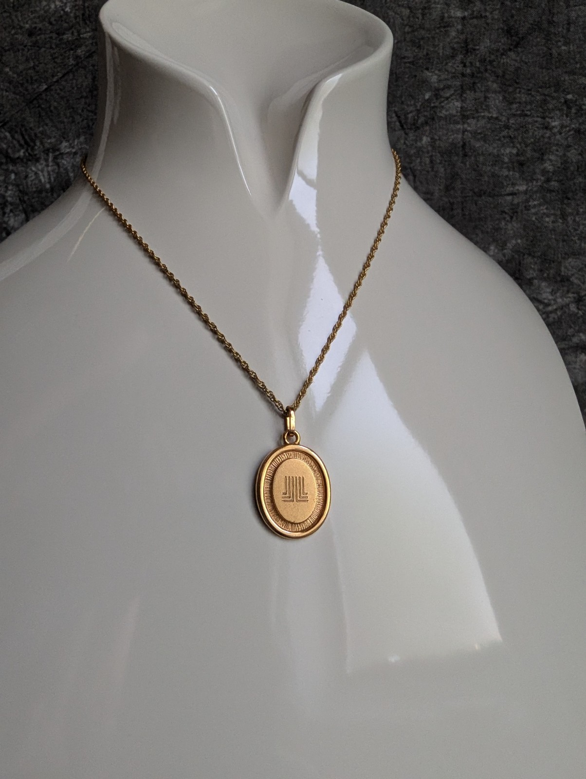 Vintage Lanvin Oval Logo Pendant Necklace Gold Plated 15-17″