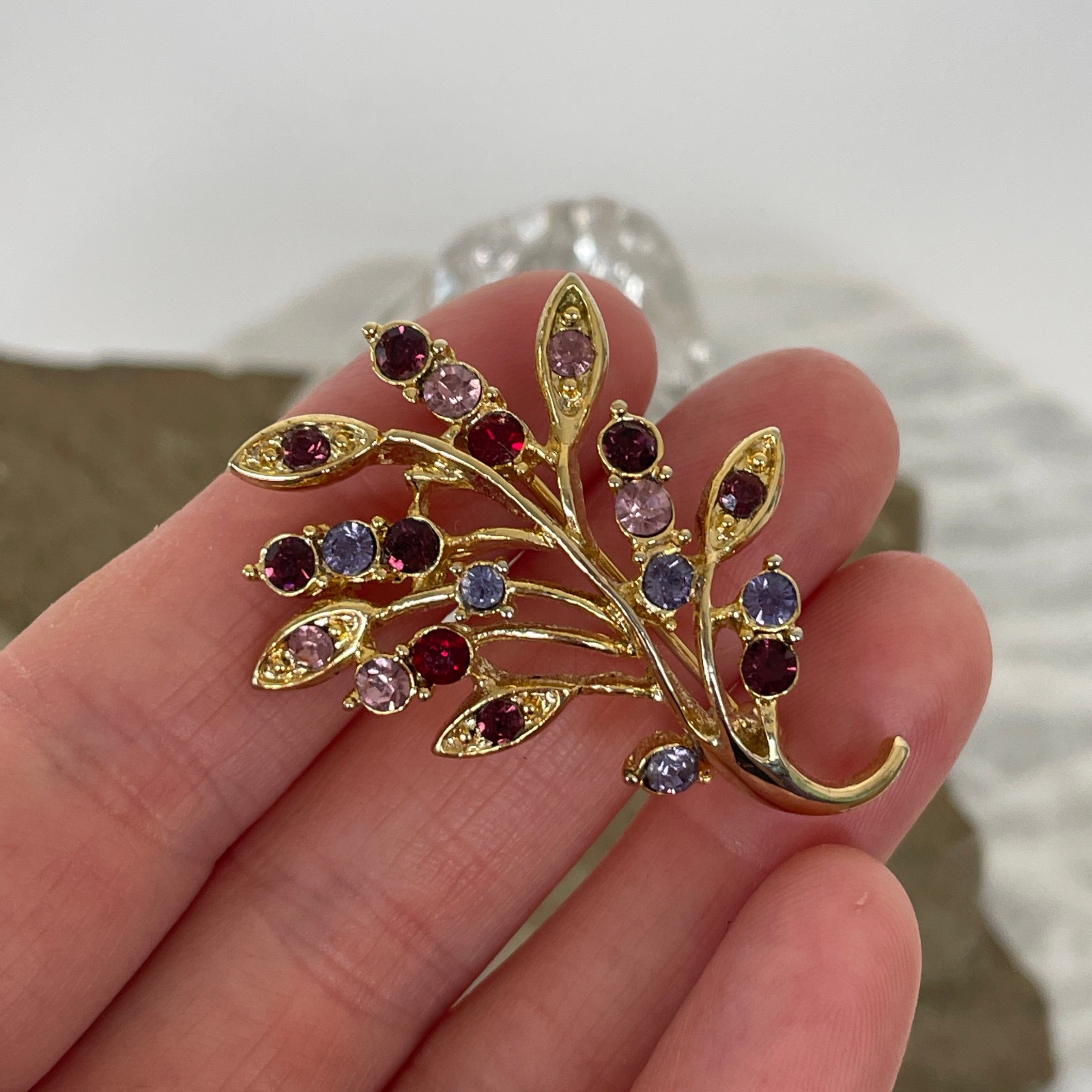 Sparkly Colorful RHINESTONE LEAVES Brooch Gold Tone Purple Pink Red Multicolor