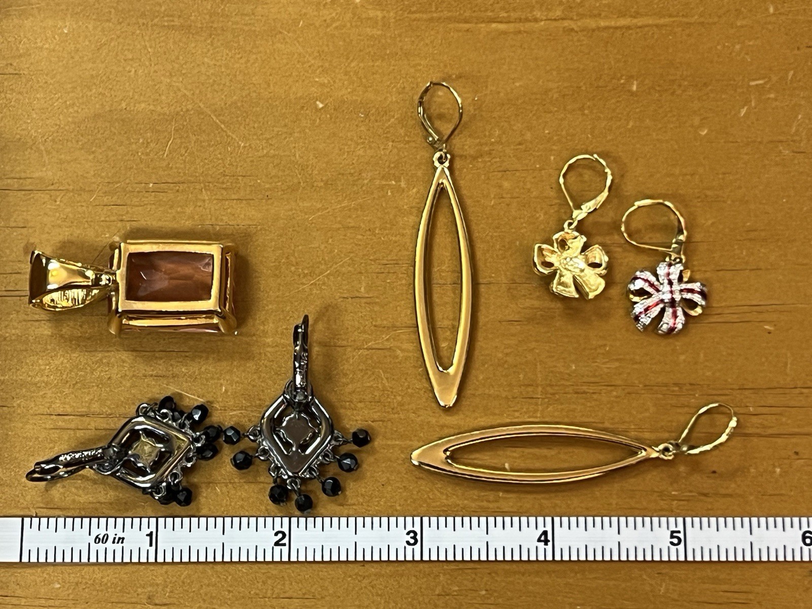 Lot Joan Rivers Pendant 3 Sets Earrings Gold Tone Silver Tone & Pendant